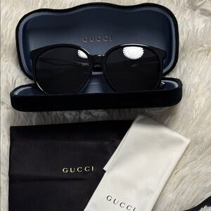 Gucci Black Round Sunglasses